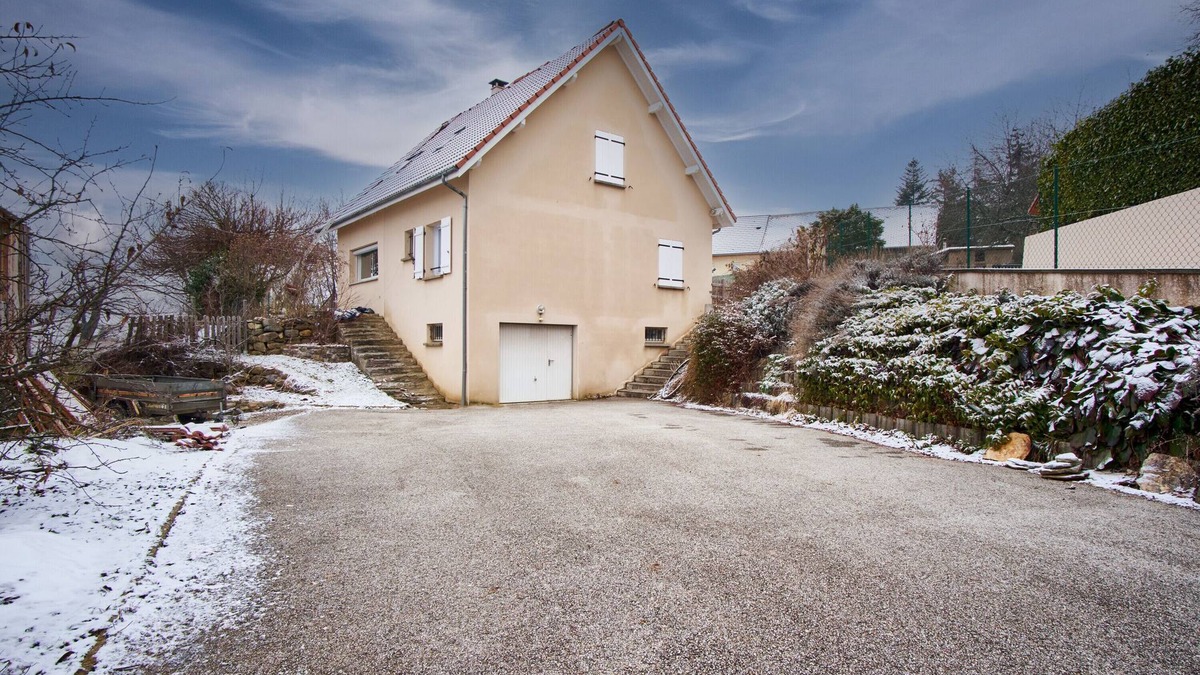 La Motte-d'Aveillans House | Holiday Home "La Matheysiene" with Private Garden & Wi-Fi