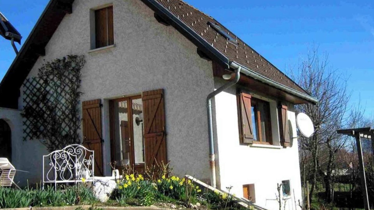 Miribel-les-Echelles House | Holiday Home 'Les Joncquilles' with Mountain View, Shared Terrace and Wi-Fi