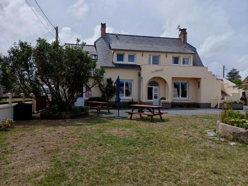Saint-Martin de Brehal House | Holiday Home in Bréhal near Sandy Beach, cleaning included