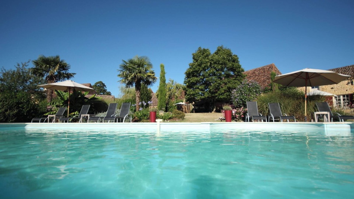 Sainte-Foy-de-Longas House | Holiday Home 'Le Minotier' with Private Garden and Wi-Fi