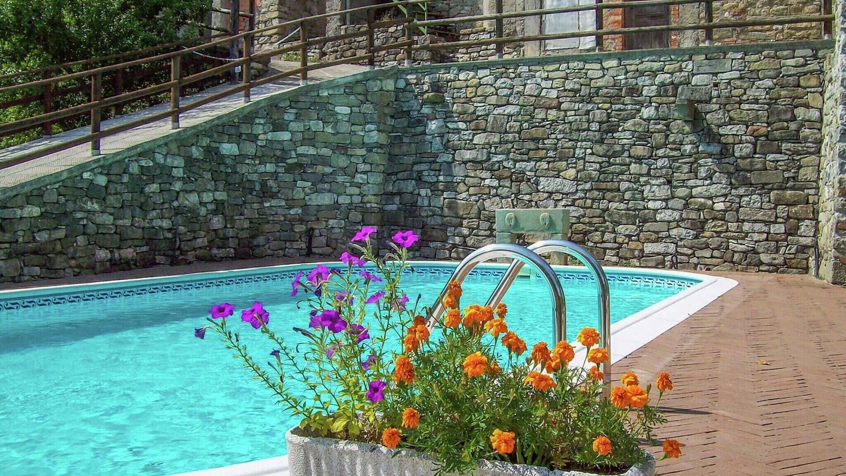 Argigliano Apartment | Holiday Home in Casola with Pool and Terrace