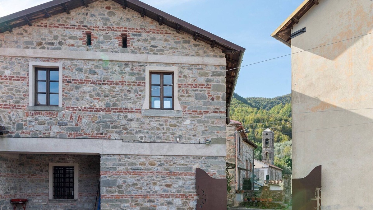 Argigliano House | Holiday Home in Casola with Private Pool