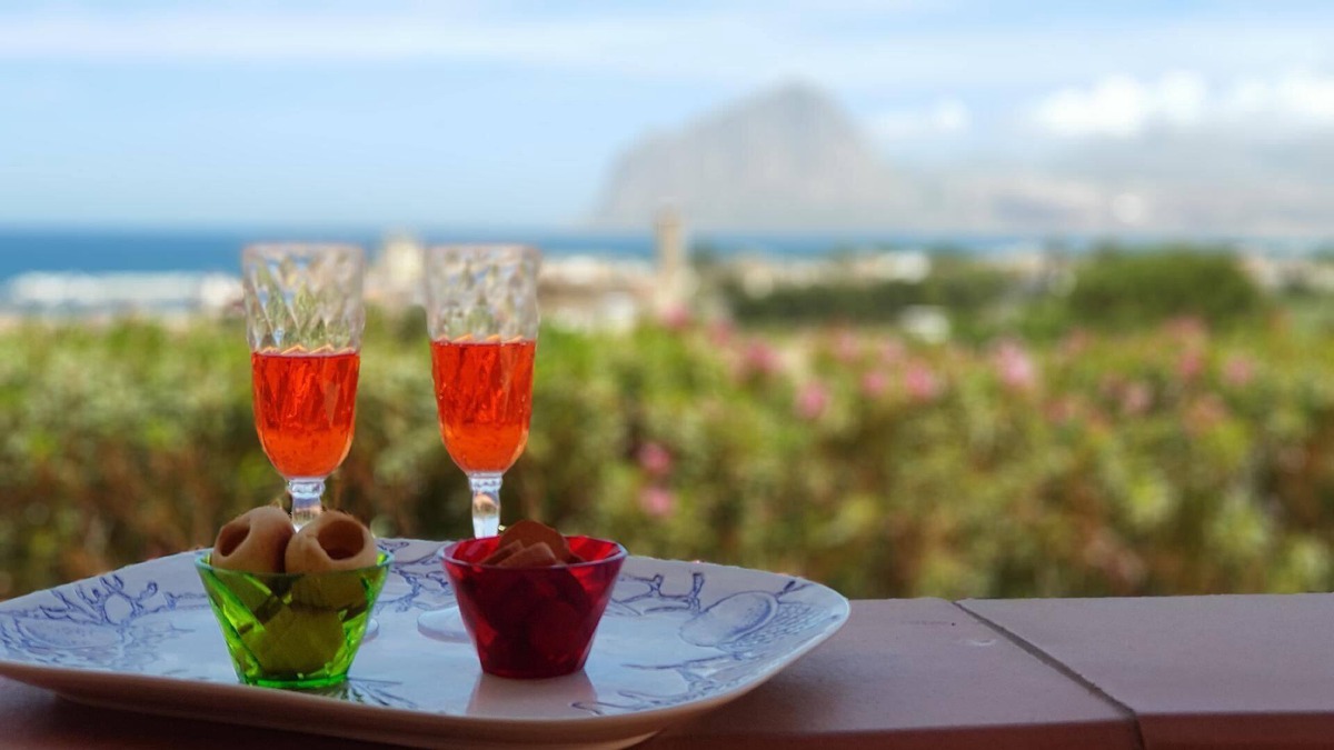 Tonnara di Bonagia House | Holiday house Tonnara San Cusumano for 6 - 12 persons with 3 bedrooms - Holiday home