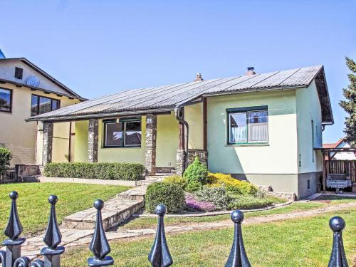 Mannsdorf an der Donau House | Holiday Home Romy by Interhome