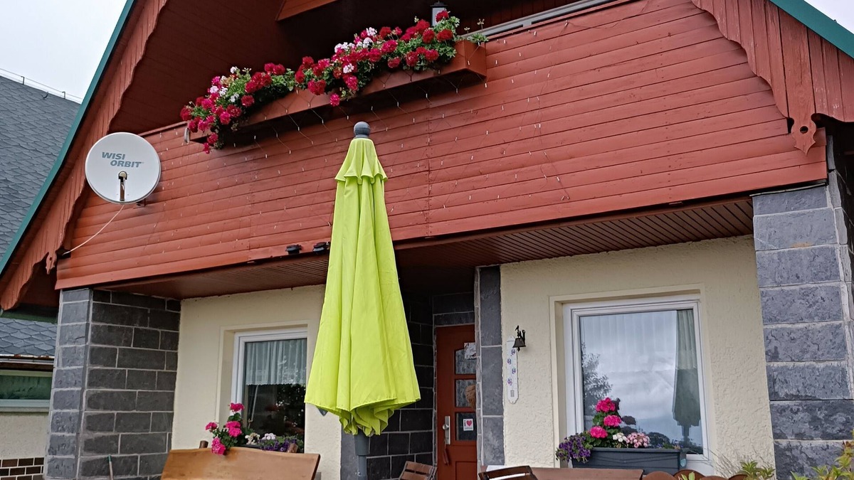 Brotterode-Trusetal House | Holiday Home 'Finnhütte Hohe Klinge' with Mountain View, Private Terrace and Balcony