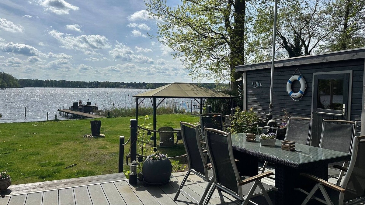 Zernsdorf House | Holiday Home 'Häuser' with Lake View, Private Terrace and Wi-Fi