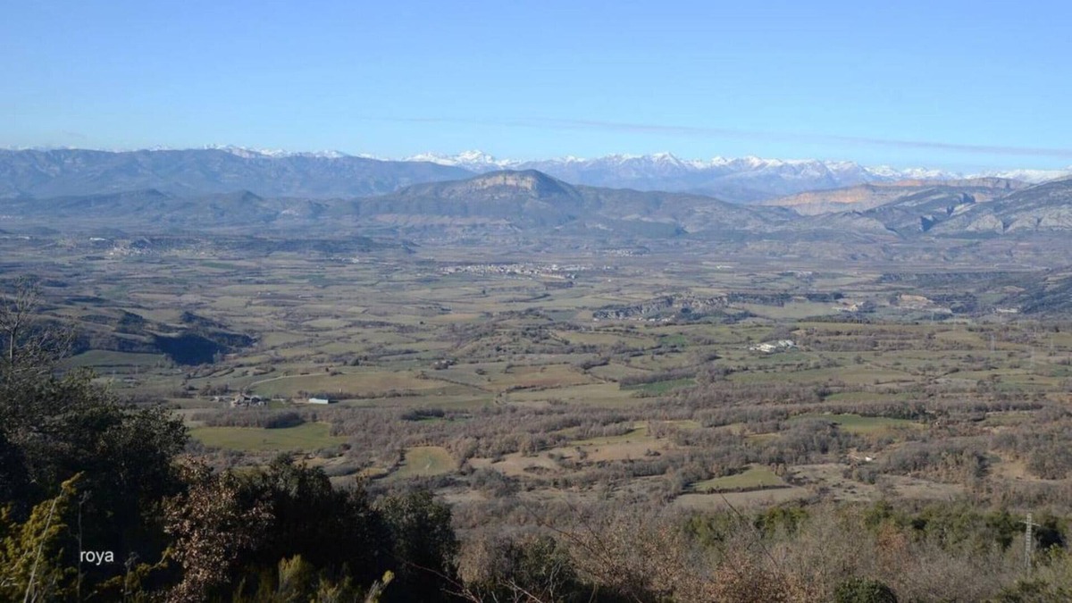 Isona House | Holiday Home 'Singratalla Del Pallars Jussà' with Wi-Fi and Air Conditioning