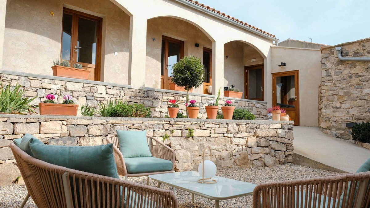 L'Ametlla de Segarra House | Holiday Home 'Comalats' with Private Pool, Private Terrace and Wi-Fi