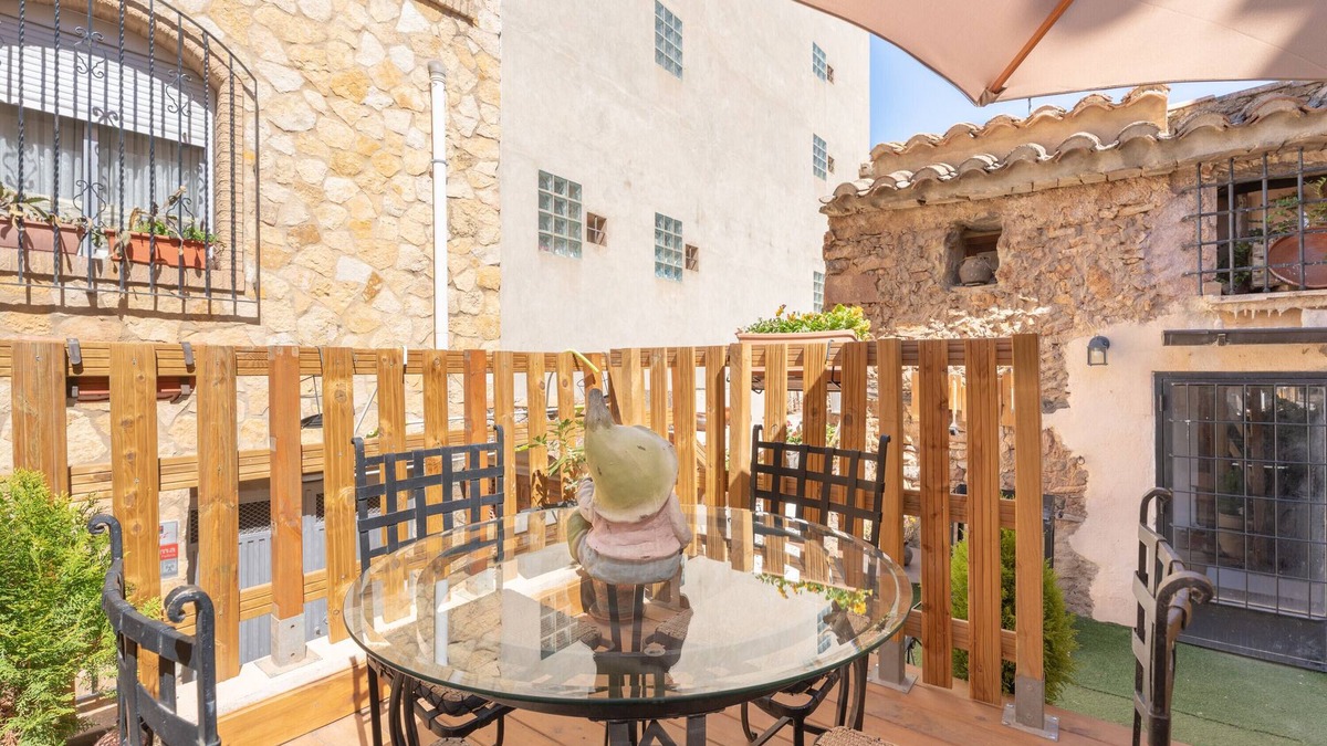 Villanueva de Viver House | Holiday Home 'Raices Rurales' with Mountain View, Private Terrace and Wi-Fi