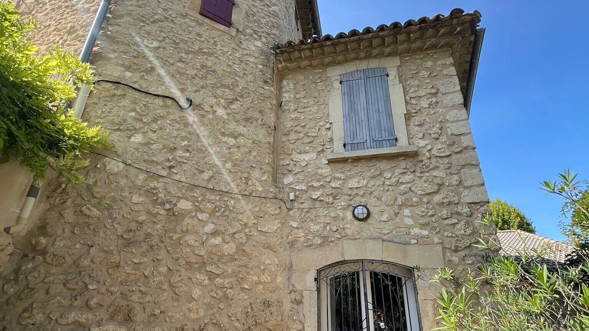 La Roque-d'Antheron House | Holiday Home 'Romaine' with Private Terrace and Wi-Fi