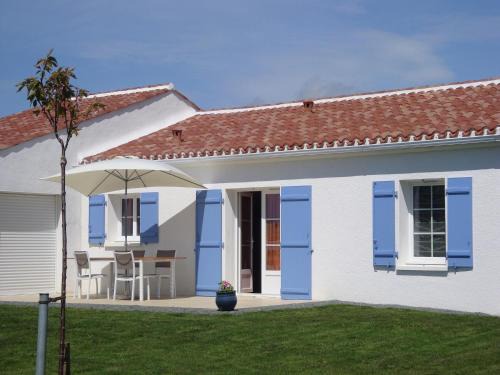 Avrille House | Holiday Home in Avrillé near Sandy Beaches