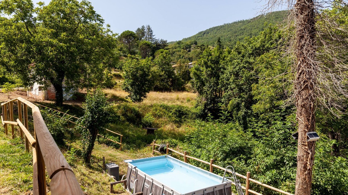 Casola in Lunigiana House | Holiday Home 'The Dormouse - Il Ghiro' with Private Pool and Wi-Fi