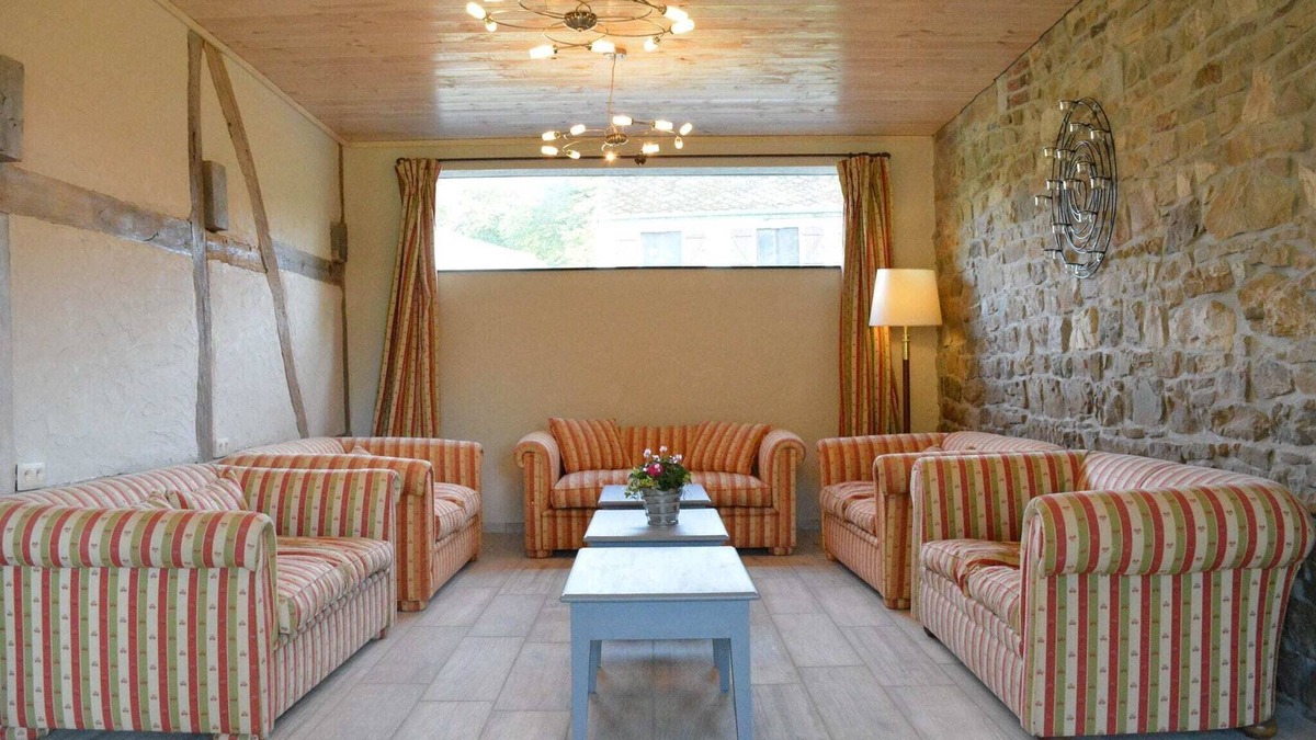 Amonines House | Holiday Home Érezée near River and Forest