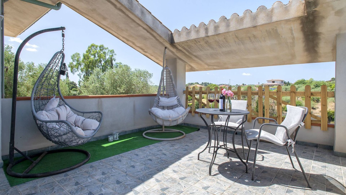 Sassari House | Holiday Home 'A Casa Di Sara' with Private Terrace, Wi-Fi and Air Conditioning