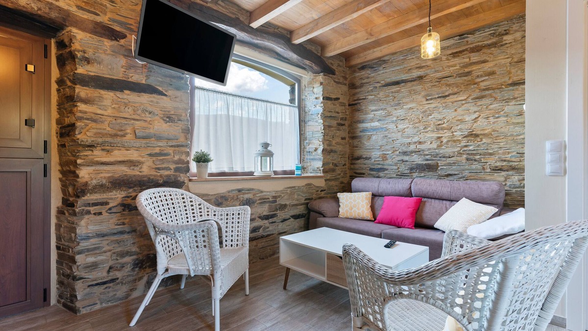 Trabada House | Holiday Home 'A Corte' with Mountain Views and Private Garden