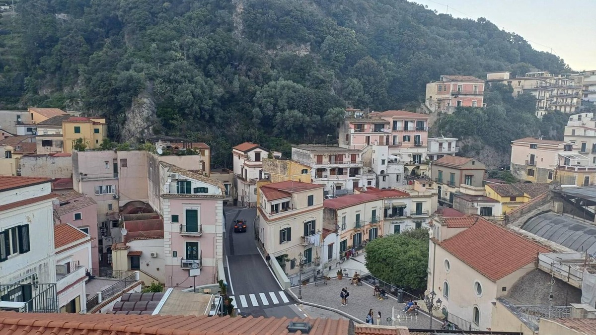 Cetara House | Holiday Home 'A' Russella' with Sea View, Wi-Fi and Air Conditioning