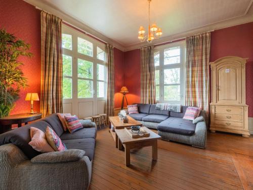 Pouru-Saint-Remy Villa | Holiday home adjoining a château , cleaning included