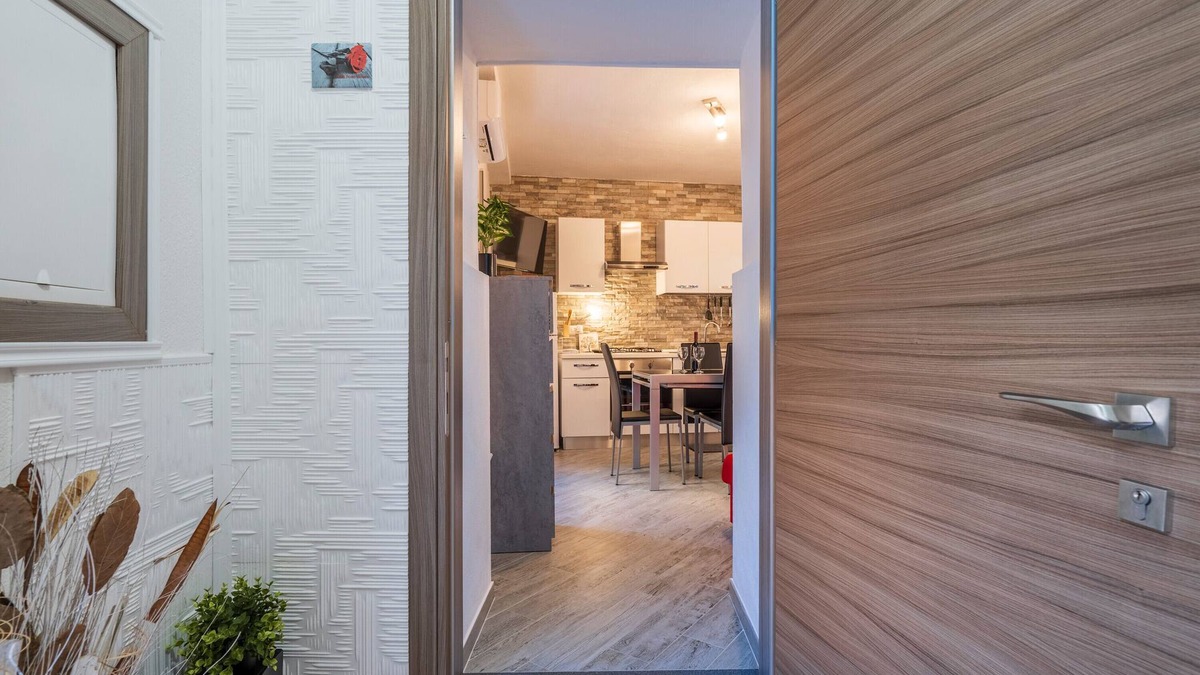 Loceri House | Holiday Home 'Al Vico Dante' with Garden, Wi-Fi and Air Conditioning
