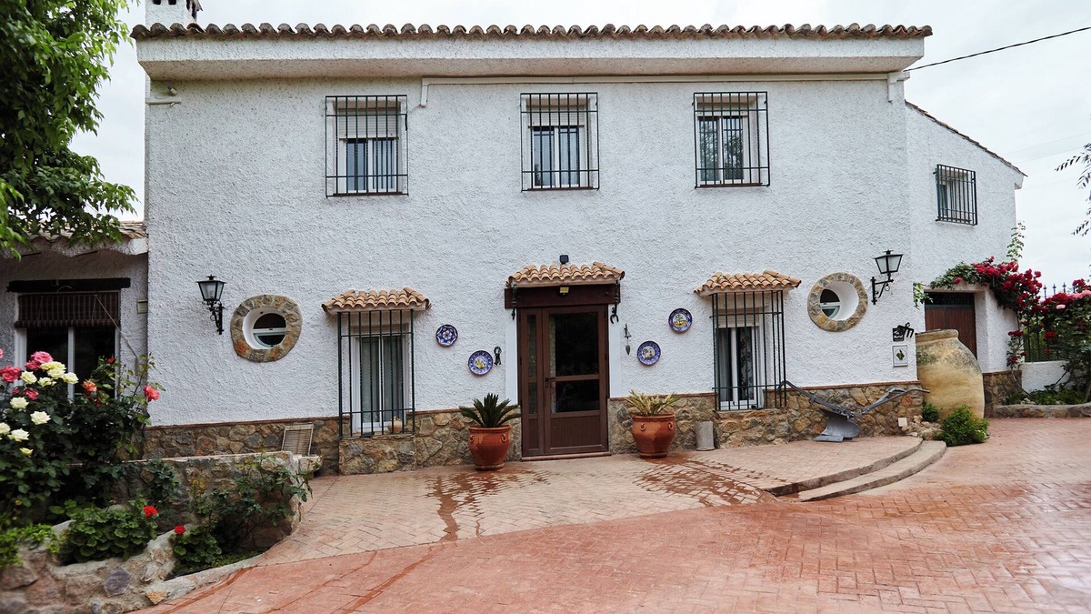 Alcaudete House | Holiday Home 'Alojamiento Rural Marien' with Mountain View, Pool, Garden & Wi-Fi
