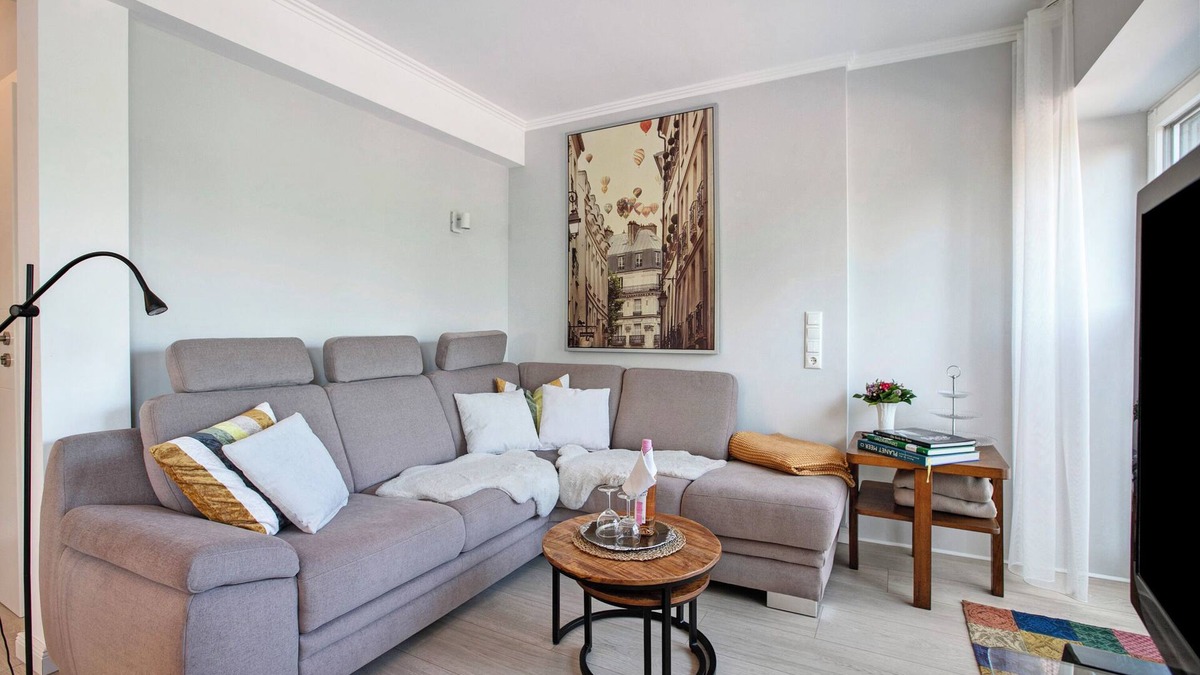Hemmingstedt House | Holiday Home 'Alte Tischlerei' with Private Terrace, Shared Garden and Wi-Fi