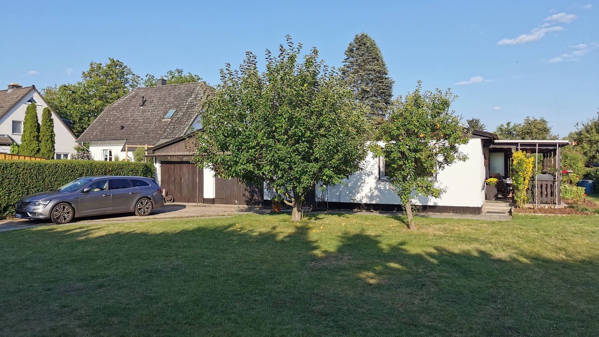 Mahlsdorf House | Holiday Home 'am Rosenhag' with Private Terrace, Private Garden and Wi-Fi