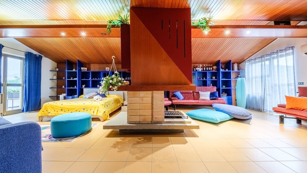 Pace del Mela Apartment | Holiday Home 'Appartamento Smeralda' with Private Terrace, Wi-Fi and Air Conditioning