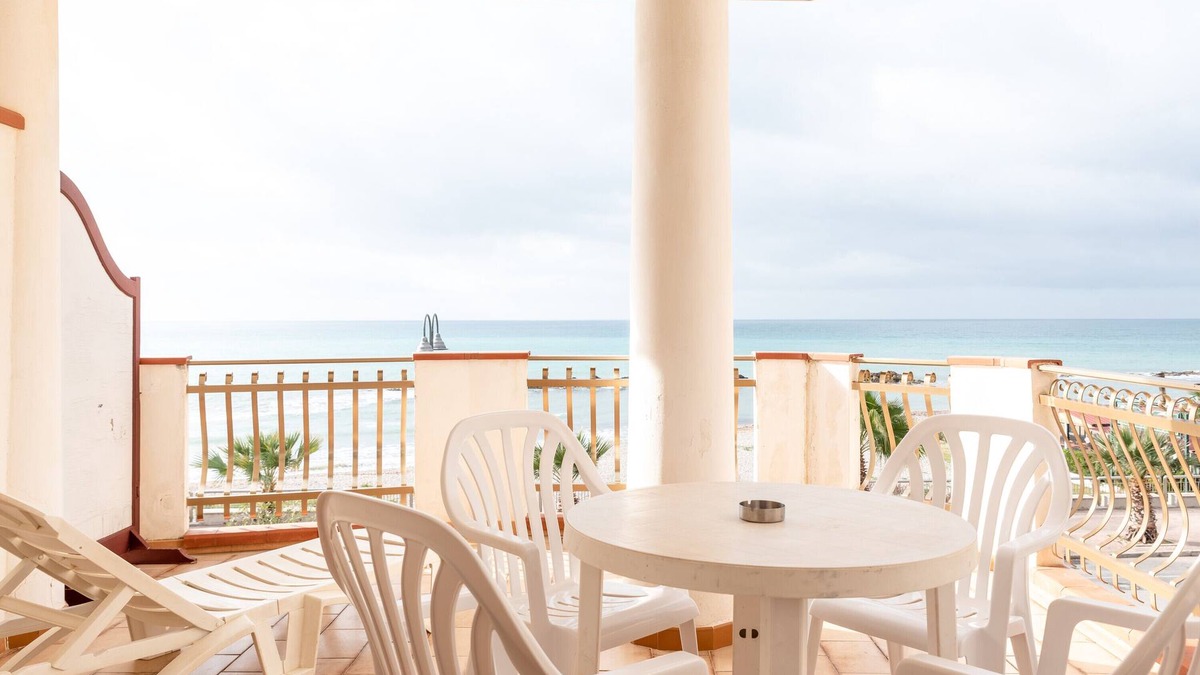 Seccagrande House | Holiday Home 'Appartamento D - Le Terrazze' with Sea View, Wi-Fi and Air Conditioning