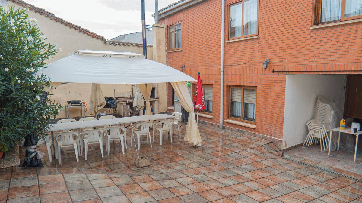 Villahoz House | Holiday Home 'Arco De Villahoz' with Shared Terrace, Balcony and Wi-Fi