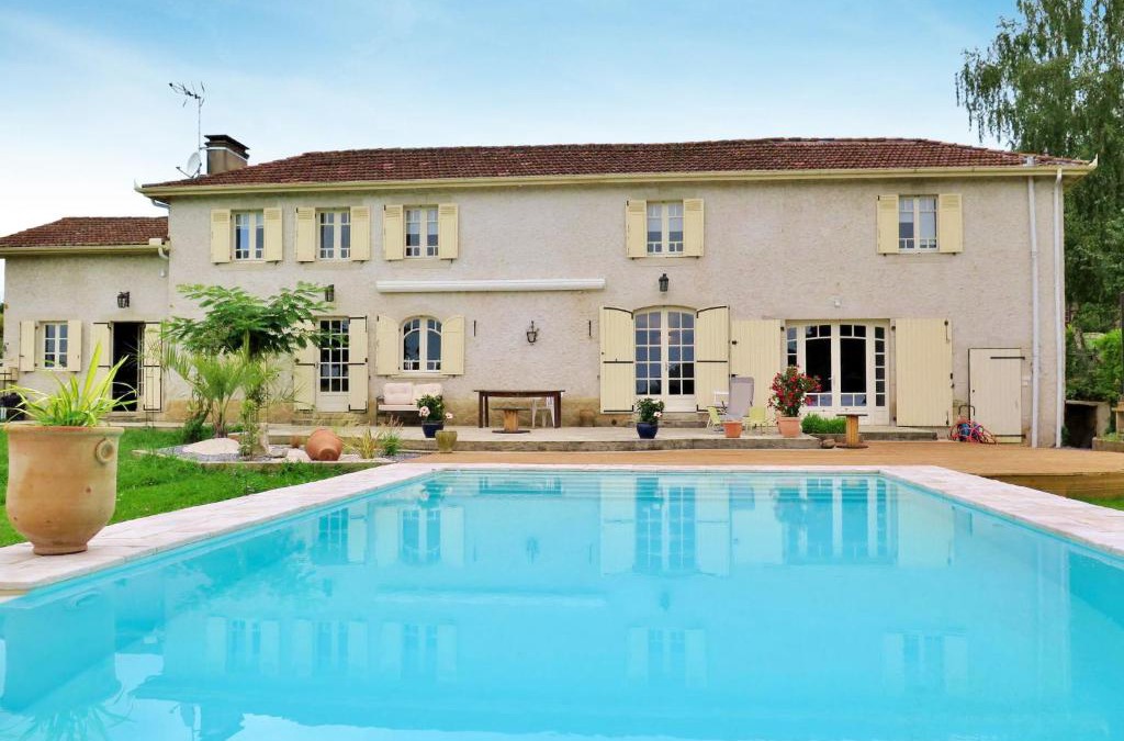 Nassiet House | Holiday Home Aucéloun by Interhome