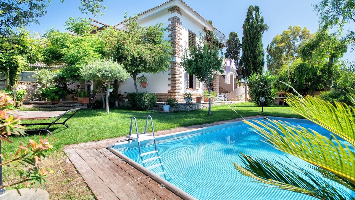 Sassari House | Holiday Home 'Baddelonga' with Private Pool, Private Garden and Wi-Fi
