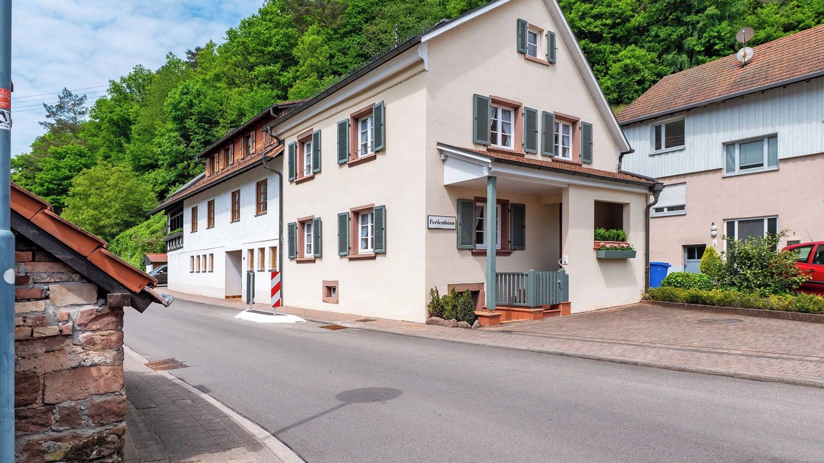 Schonau House | Holiday Home 'Becker' with Private Terrace, Private Garden and Wi-Fi