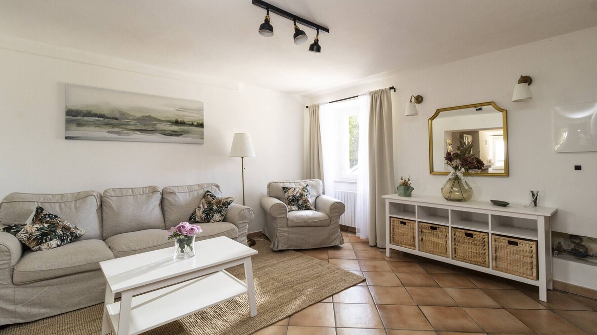 Petritoli House | Holiday Home 'Bed and Breakfast Biancalana' with Mountain View, Private Terrace and Wi-Fi