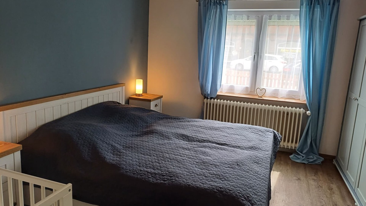 Neuenburg House | Holiday Home 'Bei Heike 3' with Private Terrace and Wi-Fi