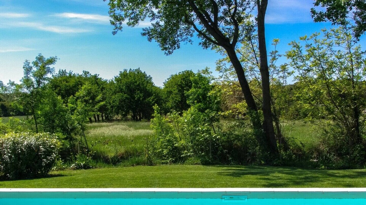 Colonzelle Cottage | Holiday Home 'Billard' with Shared Pool, Private Garden and Wi-Fi