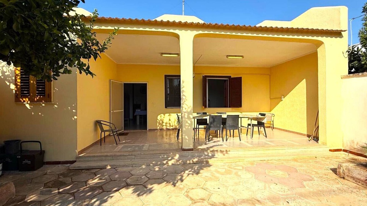 Sant'Isidoro House | Holiday Home 'Blue Infinity' with Sea View, Shared Terrace and Air Conditioning