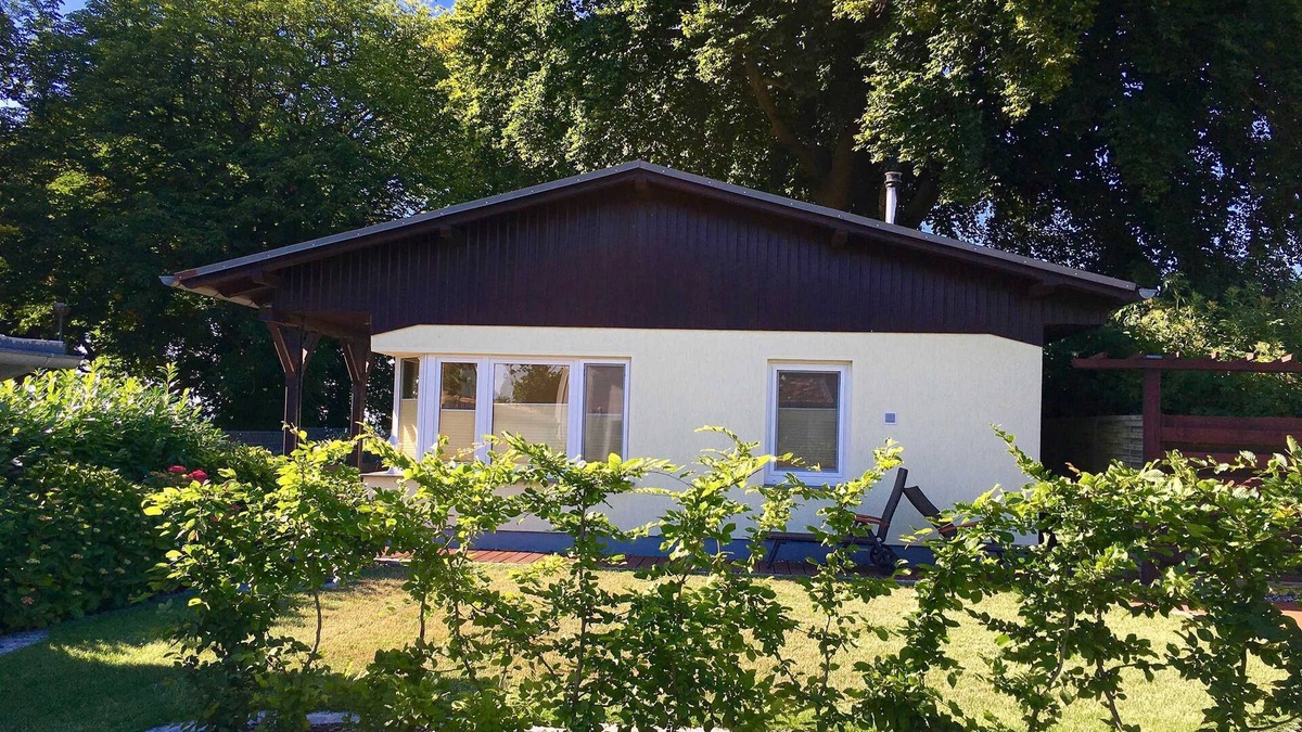 Glowe Apartment | Holiday home Boddenhus - WLAN, 2 bedr., Garden - by the water - holiday house