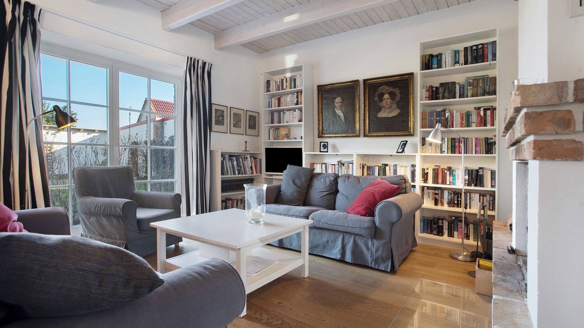 Dalwitz House | Holiday Home 'Brunnenhaus' with Private Terrace, Private Garden and Wi-Fi