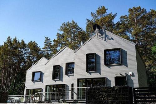 Wiselka House | Holiday Home by Lake Wise ka with Sauna