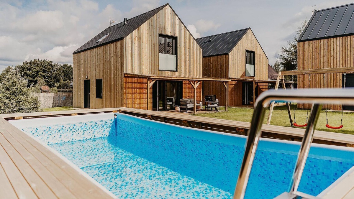 Nadole House | Holiday Home by Lake Żarnowieckie with Jacuzzi