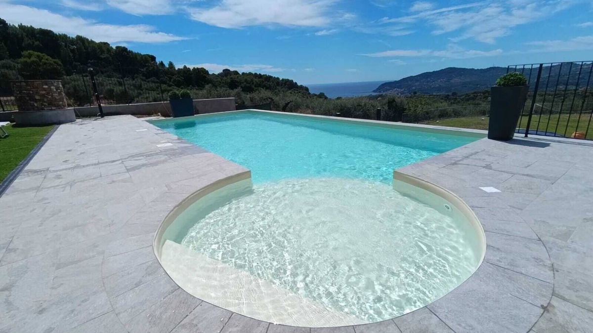 Lavina House | Holiday Home Casale Filiberto Golfo with Sea View, Garden & Wi-Fi