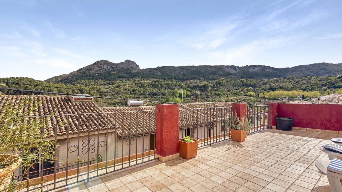 La Vall de Laguar House | Holiday Home 'Ca Lluis' with Private Terrace, Wi-Fi and Air Conditioning