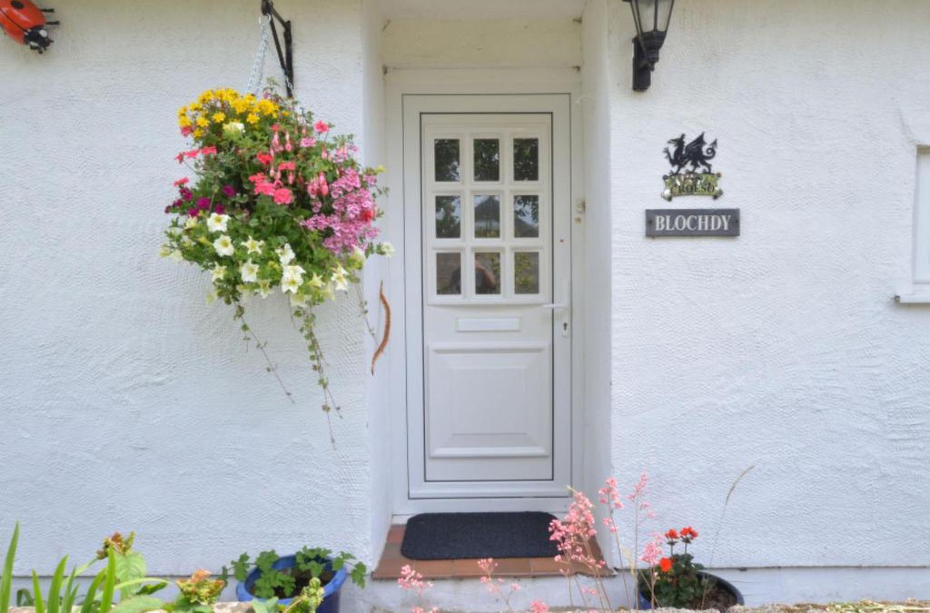 Brynsiencyn House | Holiday Home Caernarfon View Cottage by Interhome