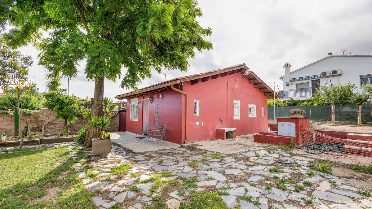 Masquefa House | Holiday Home 'Cal Jaume' with Private Terrace, Wi-Fi and Air Conditioning