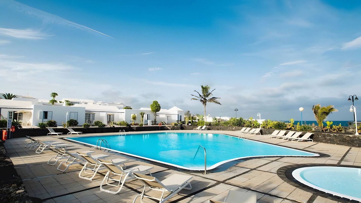 Arrieta House | Holiday Home 'Caleta Campos Bungalows' with Sea View, Shared Pool and Wi-Fi