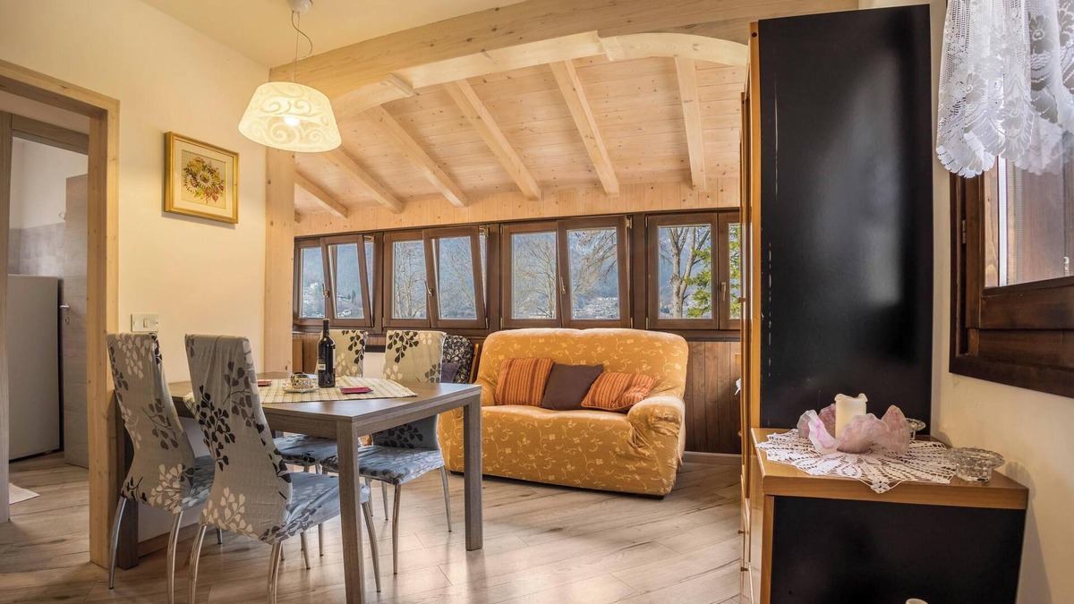 Pur House | Holiday Home "Camilla" with Lake Views, Garden & Wi-Fi