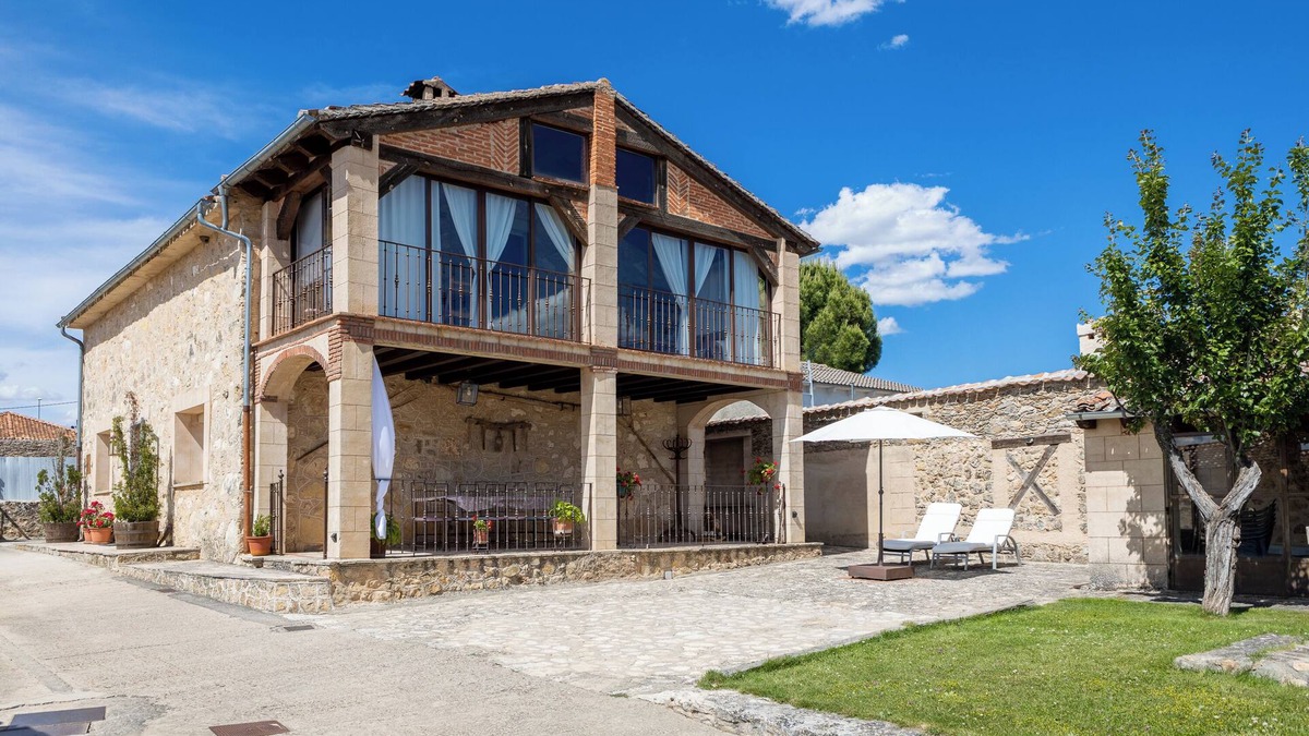 Rades de Abajo House | Holiday Home 'Casa El Arroyal' with Private Pool, Private Terrace and Wi-Fi