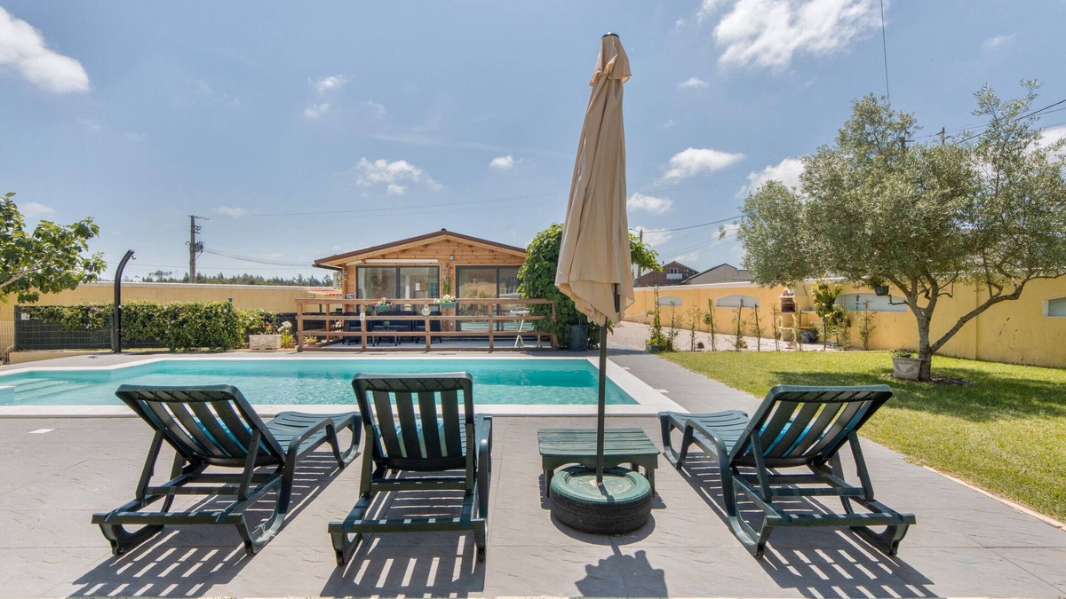 Ponte de Vagos House | Holiday Home 'Casinha Saragoça E Vergueiro' with Shared Pool, Wi-Fi and Air Conditioning