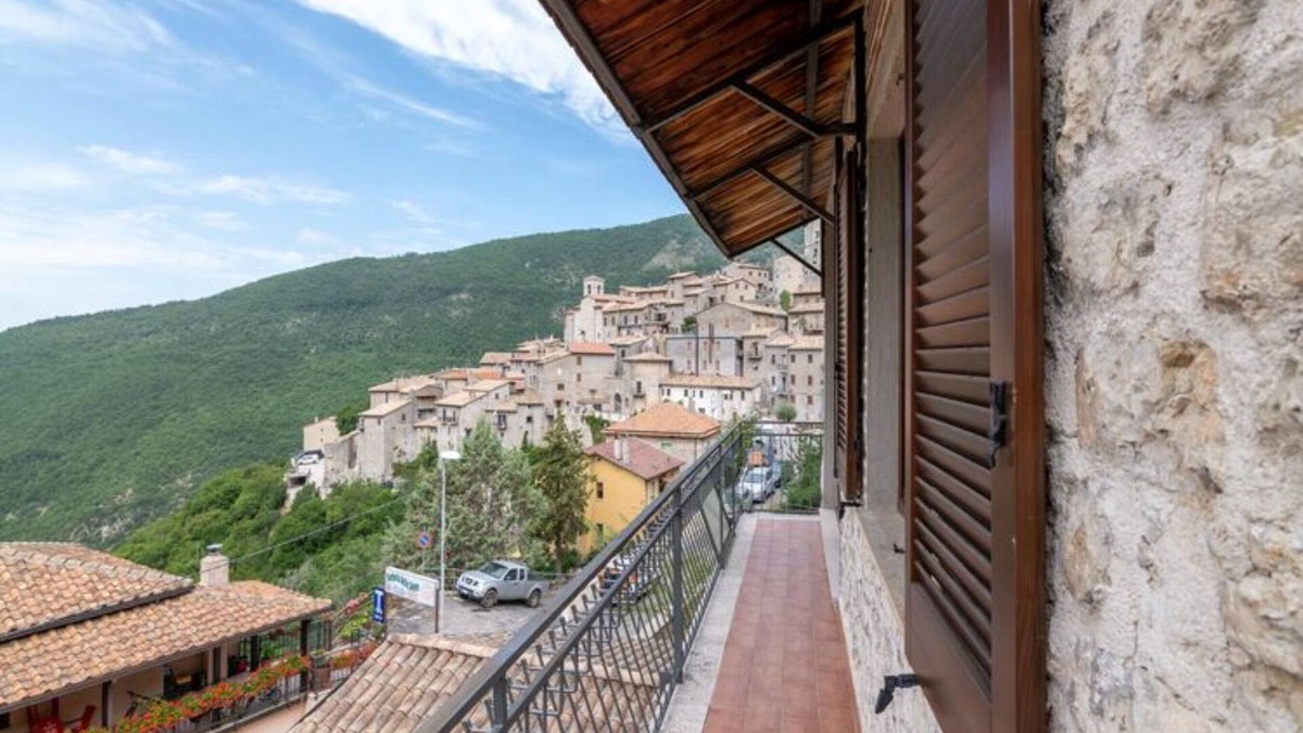Polino House | Holiday Home "Casa Castiglia" with Private Garden