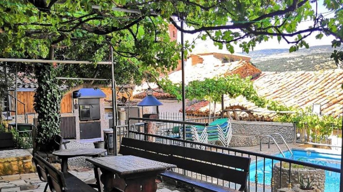 Tronchon House | Holiday Home 'Casa Conesa I' with Mountain View, Private Pool and Wi-Fi