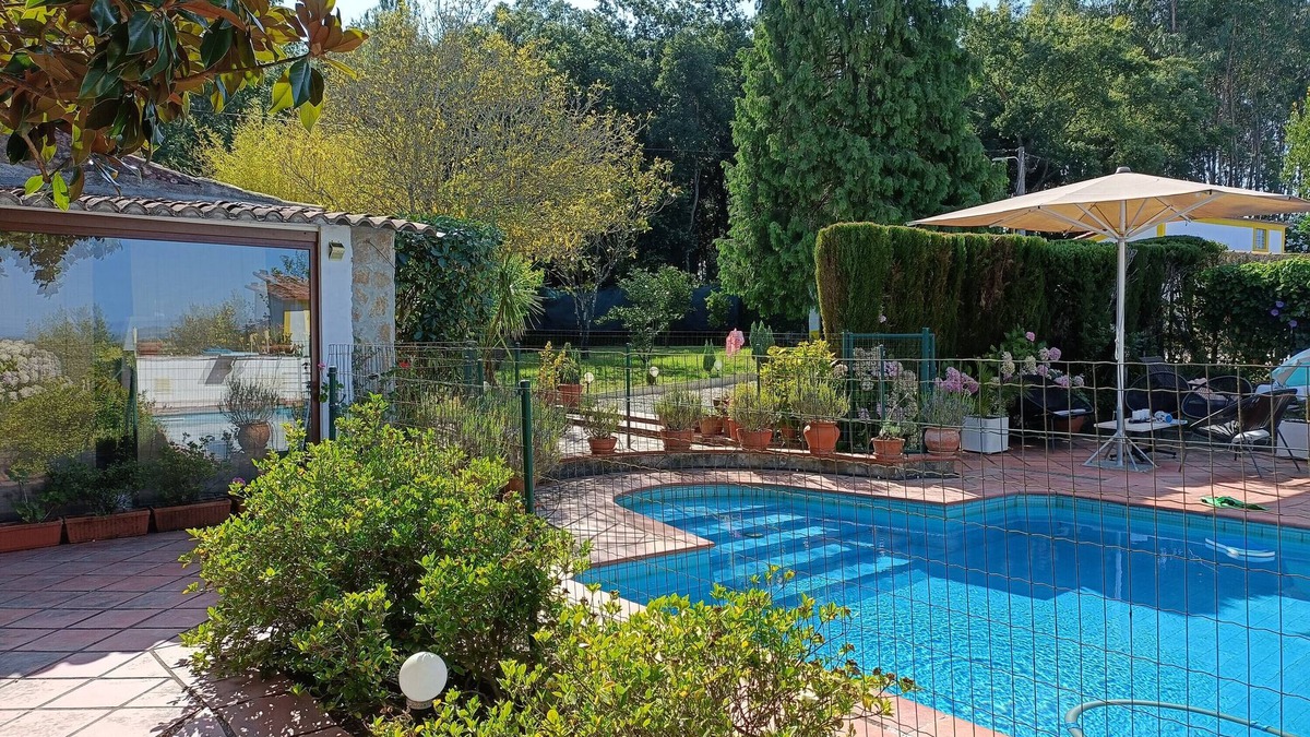 Nossa Senhora do Pranto House | Holiday Home "Casa Do Campo Dornes Dois" with Shared Pool, Shared Garden & Wi-Fi